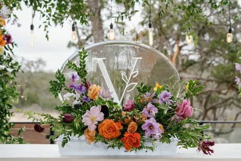 Wedding Ice Sculptures to Inspire Your Spring Wedding – Full Spectrum Ice Sculptures Ice Sculptures Wedding, Wedding Ice Sculpture, Ice Sculpture Wedding, Holiday Logo, Ice Sculpture, Wedding Toasts, Ice Sculptures, Wedding Planning Checklist, Dog Wedding