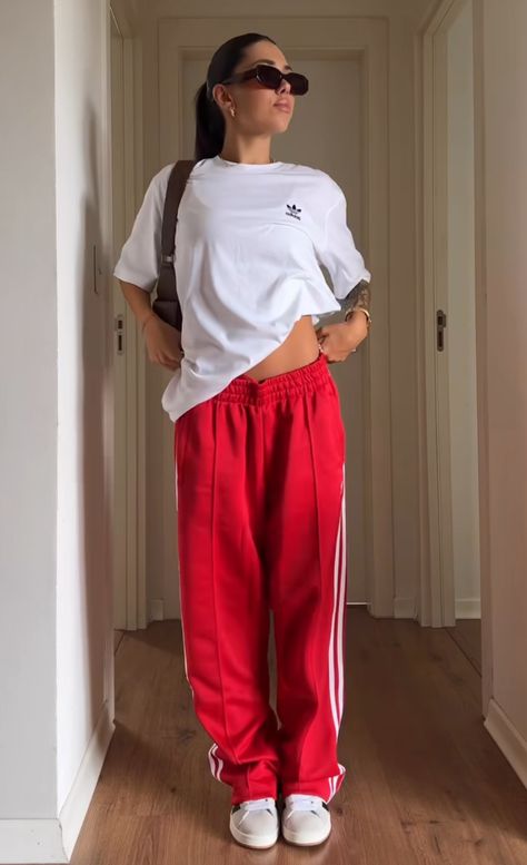 Red Adidas Pants Outfit, Red Adidas Pants, Adidas Pants Outfit, Pants Outfit Casual, Everyday Fashion Outfits, Active Outfits, Adidas Pants, Basic Outfits, Casual Style Outfits