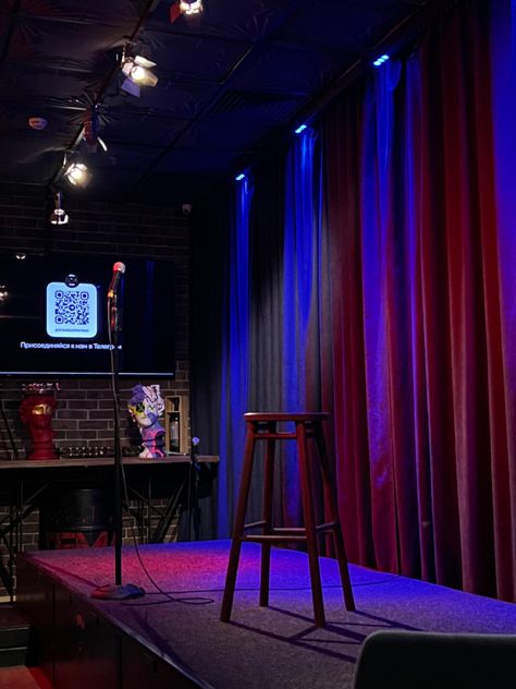 Sing Studio Aesthetic, Comedy Club Interior Design, Live Studio Audience, Bar Stage Aesthetic, Cafe Stage Design, Comedy Club Decor, Poetry Club Aesthetic, Standup Comedy Aesthetic, Blue Bar Aesthetic