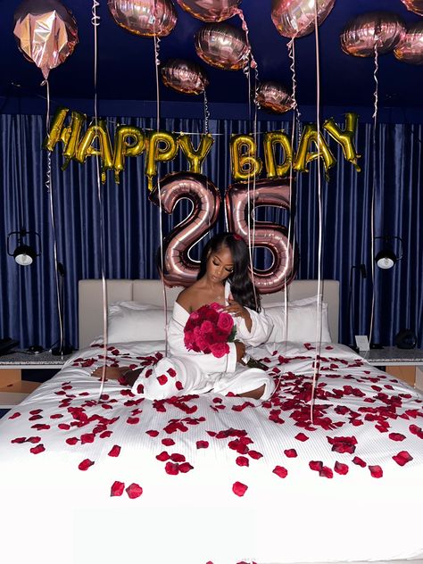 Birthday Photoshoot Ideas Hotel, Bed Photoshoot Black Woman, Birthday Shoot In Bed, Birthday Hotel Pictures, Hotel Birthday Photoshoot Ideas, Hotel Room Photoshoot Ideas Birthday, 21th Birthday Photoshoot Ideas, Birthday Hotel Photoshoot, Bed Birthday Photoshoot