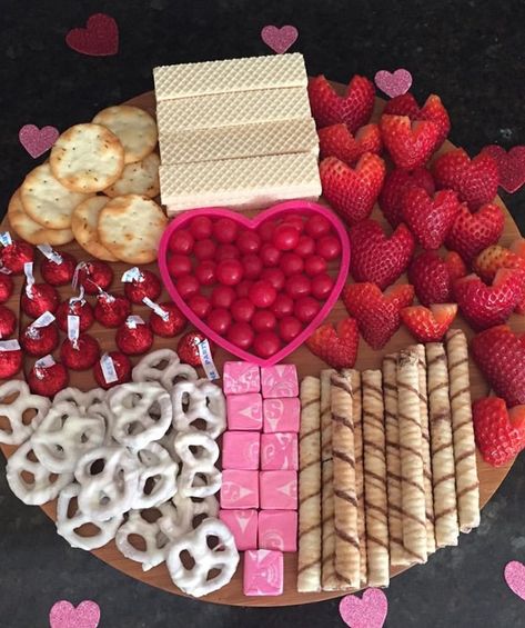 Youth Group Galentines, Galentines Party Small, Cute Galentines Activities, Easy Galentines Party, Galentines Party Sorority, Food For Galentines Party, Valentines Day Friends Party, Ideas For Galentines Party, Galentine Party Craft