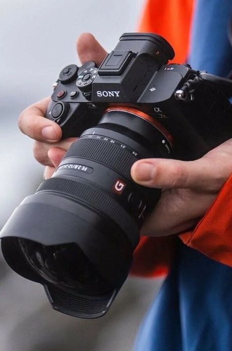 Sony Alpha 7R V full-frame mirrorless camera offers high-resolution imaging & AI autofocus Sony Camera Aesthetic, Camera Aesthetic Wallpaper, Dslr Camera Images, Beginner Photography Camera, Best Camera For Photography, Sony Digital Camera, Sony Lens, Camera Wallpaper, Best Dslr