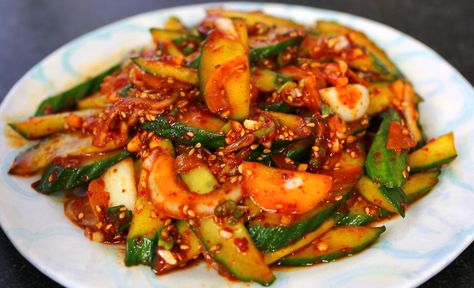 Spicy cucumber side dish recipe - Maangchi.com Cucumber Side, Maangchi Recipes, Korean Cucumber Salad, Korean Cucumber, Spicy Cucumber Salad, Spicy Cucumber, Cucumber Kimchi, Korean Side Dishes, Resep Salad