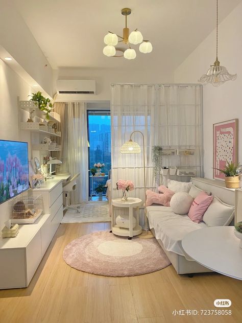 Modern Cute Living Room, Cute House Interior Living Room, Princesscore Living Room, House Inspo Aesthetic Living Room, Soft Living Room Aesthetic, Cute Aesthetic Living Room, Kawaii Interior Design, Girly Apartment Decor Bedroom