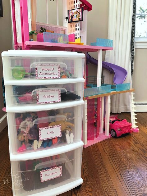 Check out these easy DIY Barbie storage ideas! Creative Barbie organization tips like this rolling cart will help your daughter clean up her room fast. #organizedkids #organization #toyorganization My Life Dolls Organization, Organization For Barbie Stuff, Barbie Dream House Organization, Storage For Barbie Stuff, Barbie House Storage Ideas, Barbie House Organization Ideas, Lol Storage Ideas, Doll House Organization Ideas, Doll House Storage Ideas