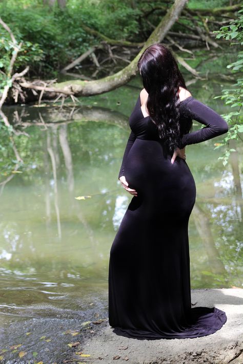 Goth Maternity Dress, Cemetery Maternity Photos, Gothic Maternity Clothes, Goth Pregnancy, Goth Maternity, Spooky Maternity Pictures, Gothic Maternity Shoot, Goth Maternity Shoot, Goth Pregnancy Outfits