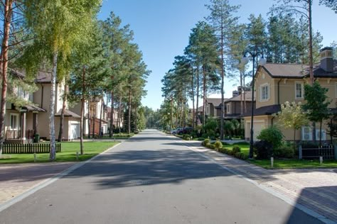 Landscape And Urbanism Architecture, Small Apartment Building, Small Town Life, Landscape And Urbanism, New England Homes, Beautiful Sites, Street Design, City Design, Facade Design