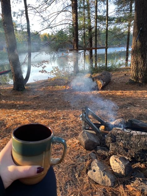 Fall Outdoor Aesthetic, Little Life Aesthetic, Simple Camping, Camping Photos, Spring Camping, Camping Aesthetic, Fall Camping, Aesthetic Ideas, Camping Life