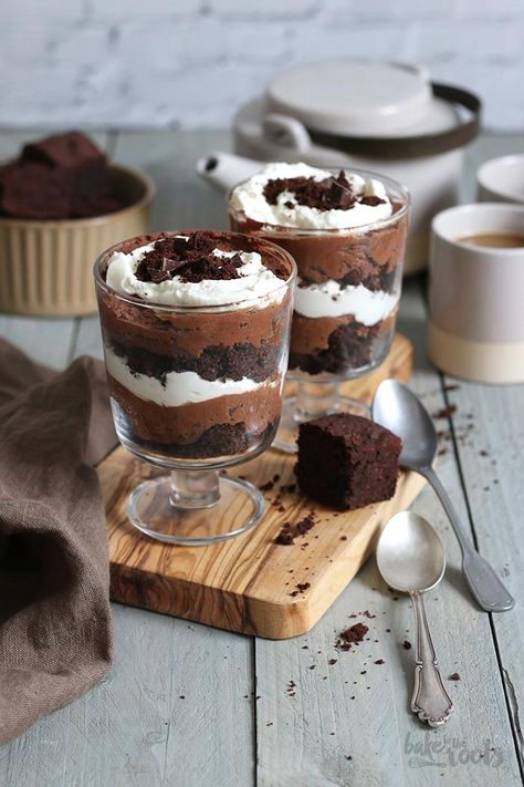 Mini Brownie Chocolate Mousse Trifles | Bake to the roots Brownie Chocolate Mousse, Mini Trifle, Brownie Trifle, Mini Dessert Cups, Mini Brownies, Brownie Cups, Chocolate Trifle, Trifle Desserts, Dessert In A Jar