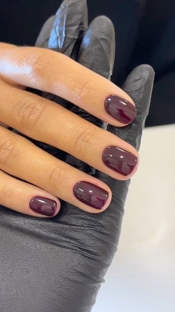 Pinotage Nails, Manicure Ideas For Natural Nails, Gel Nails Natural Nail, Pretty Fall Nail Colors, Short Chic Nails, Short Manicure, Best Fall Nails, Simple Manicure, Natural Nails Manicure