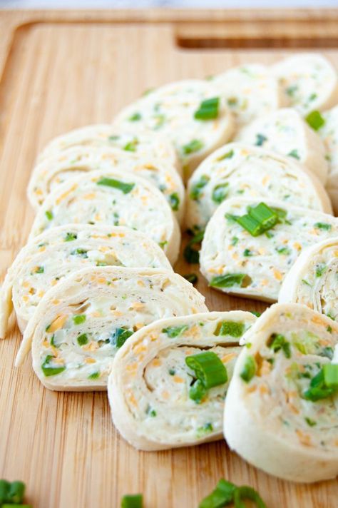 Cream Cheese Rollups, Pinwheel Appetizers Cream Cheese, Veggie Cream Cheese, Cream Cheese Pinwheels, Cream Cheese Roll Up, Appetizer Buffet, Football Party Foods, Cheese Pinwheels, Pinwheel Appetizers