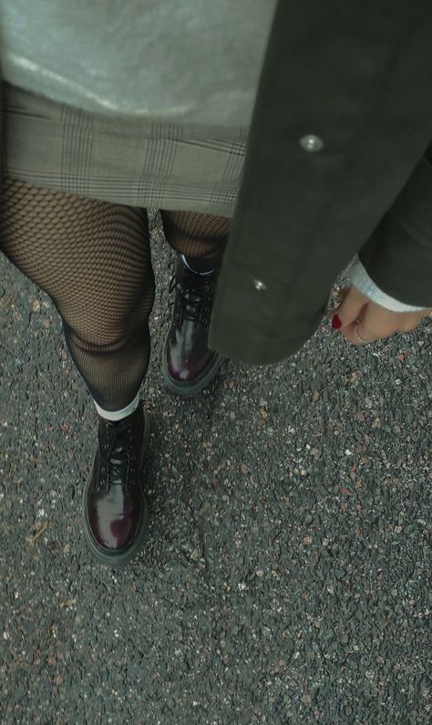 fishnets and doc martens<3 Fishnets And Doc Martens, Friends Aesthetics, Autumn Outfit Inspo, Hot Mommy, Mommy Outfits, Autumn Outfit, Doc Martens, Tights, Outfit Inspo