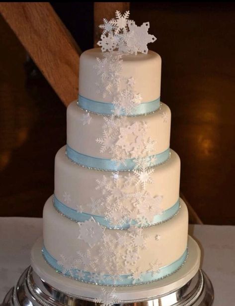 Snow Wedding Cake, Snowflake Wedding Cake, Winter Wonderland Wedding Cakes, Ice Blue Weddings, Winter Wedding Cakes, Silver Winter Wedding, Winter Torte, Christmas Wedding Cakes, Lakaran Fesyen