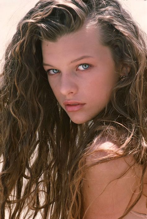 Milla Jovovich at age 13, 1988 - Ph. Herb Ritts Herb Ritts, Home Photo Shoots, Milla Jovovich, Redhead Beauty, Innovative Fashion, Oh Yeah, Fashion People, Some Girls, Simply Beautiful