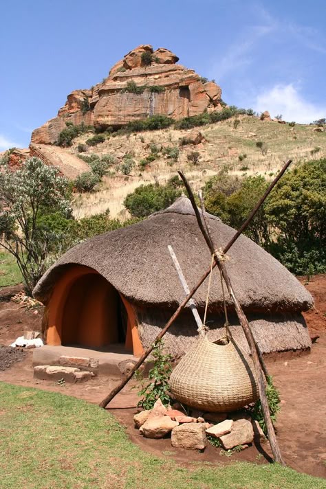 Traditional Basotho Hut & Cooking Pot | by Nostalgic T+ Allan African Huts, African Houses, Hut Images, Nature Building, African Hut, African Nature, Eco Construction, Mud Hut, Hut House