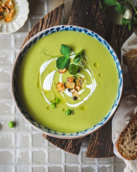 Roasted Peas, Peas Soup, Green Pea Soup, Lemon Cupcake Recipe, Turmeric Soup, Creamy Peas, Cream Soup Recipes, Soup Creamy, Cream Cheese Sugar Cookies