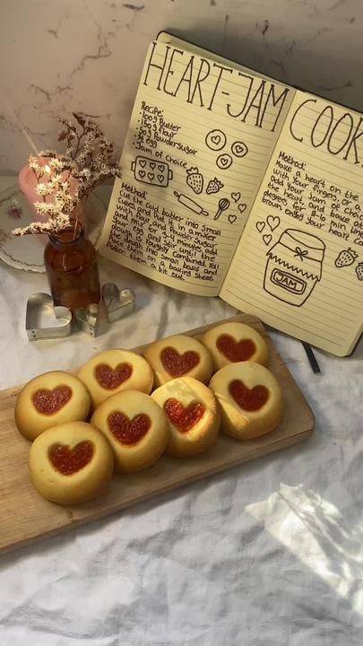 Heart Jam Cookies, Heart Cookies Recipe, Aesthetic Recipes, Homemade Recipe Books, Fall Cookie Recipes, Ultimate Cookies, Jam Cookies, Beautiful Desserts, Fall Baking