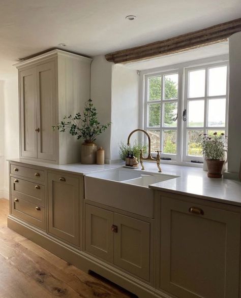 I Always Come Back, Country Cottage Kitchen, Barn Kitchen, Happy New Week, Cottage Kitchens, Farm Kitchen, Hus Inspiration, Kitchen Diner, 7 Months