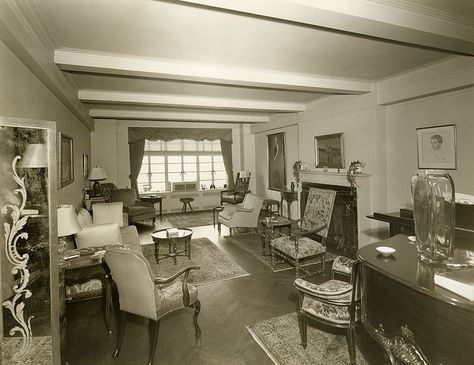 The Rickenbackers' New York City apartment by The Auburn University Digital Library, via Flickr 30s Decor, 1930s Mansion, 1940s Apartment, Luxury Apartment Living Room, New York Apartment Interior, 1930s Living Room, Williamsburg Apartment, City Apartment Decor, 1930s Design