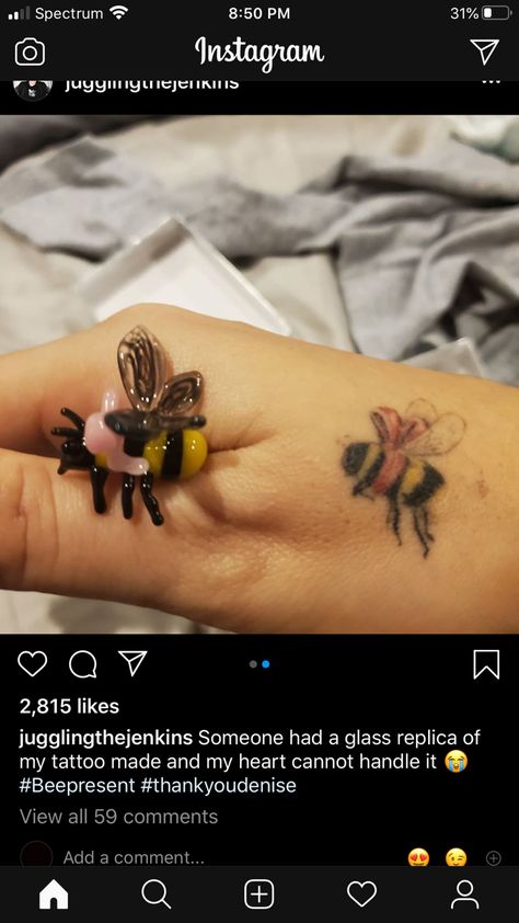 Bee Present Tattoo, Present Tattoo, Bow Tattoo, Fall Photography, Tattoo Girl, Chalkboard Art, Love Tattoos, Autumn Photography, Tattoos And Piercings