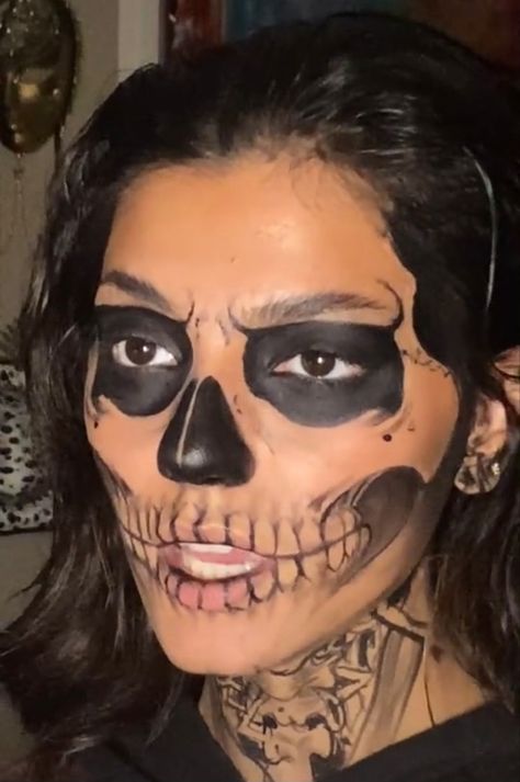 Skull Costume Women, Tate Skull Makeup, Skeleton Face Makeup, Skull Face Makeup, Halloween Costumes Aesthetic, Halloween Gesicht, Holloween Makeup, Skeleton Face, Make Up Halloween