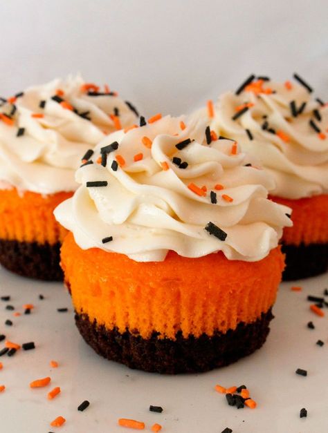 Delicious Halloween Desserts, Halloween Cakes Easy, Halloween Cupcakes Decoration, Halloween Backen, Halloween Food Cupcakes, Halloween Brownies, Dessert Halloween, Fest Mad, Halloween Food Desserts