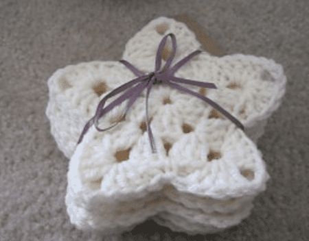 Granny Star, Crocheted Coasters, Crochet Ornament Patterns, Christmas Crochet Patterns Free, Crochet Snowflake Pattern, Star Ornaments, Crochet Christmas Decorations, Crochet Ornaments, Crochet Stars