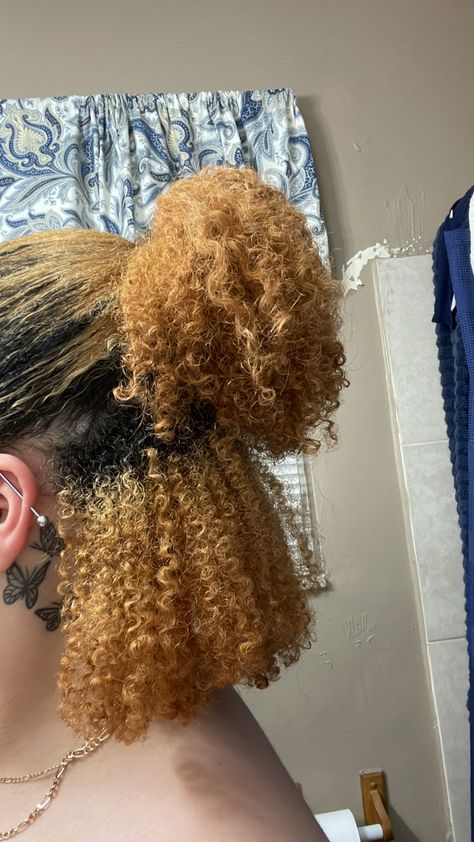 Blond 4c Hair, Gold Dyed Hair, Blonde Highlights Curly Hair, Blonde Hair Tips, Baddie Ideas, Blonde Natural Hair, Honey Blonde Hair Color, Blonde Natural, Natural Girl