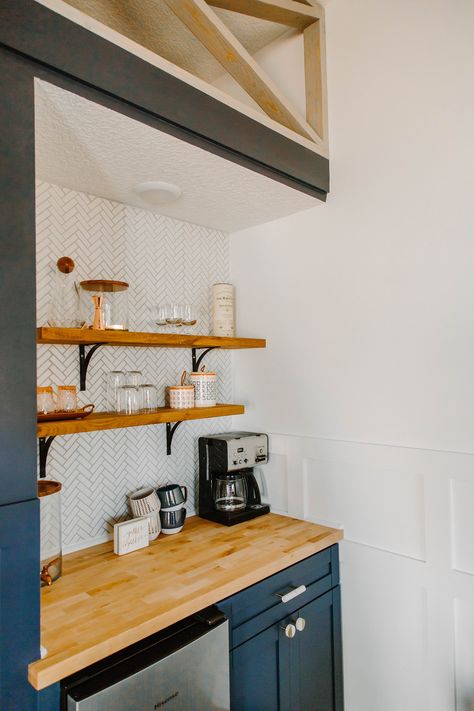 Kitchenette with hale navy cabinets, open shelving and herringbone tile - The Guest House Reveal - That Homebird Life Blog Kitchenette Guest Room, Minimal Kitchenette Design, Guest Annexe Ideas, Kitchenette With Mini Fridge, Guest Kitchen Ideas, Closet To Kitchenette, Turning A Closet Into A Kitchenette, Kitchenette Ideas With Stove, Kitchenette Without Sink