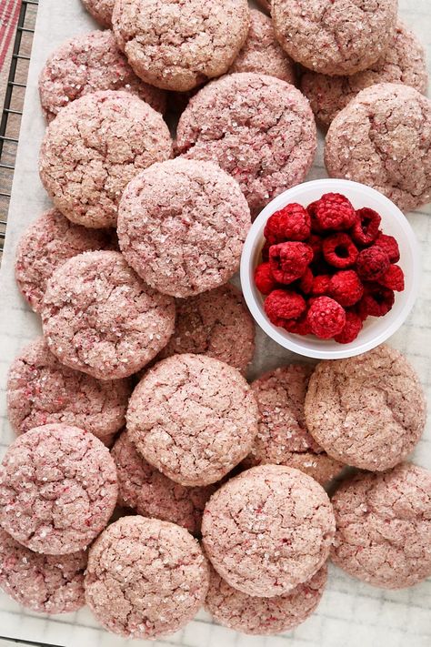 Chocolate Dipped Raspberry Filled Italian Butter Cookies, Fresh Raspberry Cookies, Freeze Dried Raspberry Cookies, Dried Fruit Cookies, Raspberry Cookie Recipes, Fruity Cookies, Sugar Cookie Recipe Easy, Raspberry Cookies, Fruit Cookies