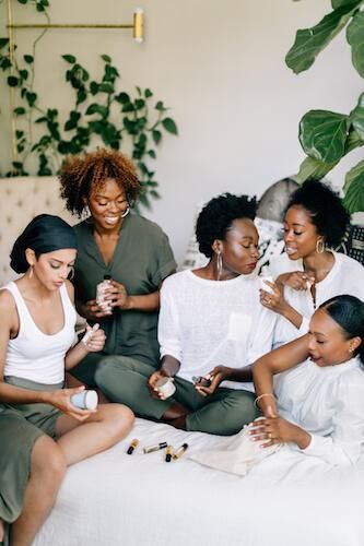 Sisters Photoshoot, Lost Keys, Business Photoshoot, Branding Photoshoot Inspiration, Personal Branding Photoshoot, Black Families, Young Black, Quick Hairstyles, Branding Photoshoot