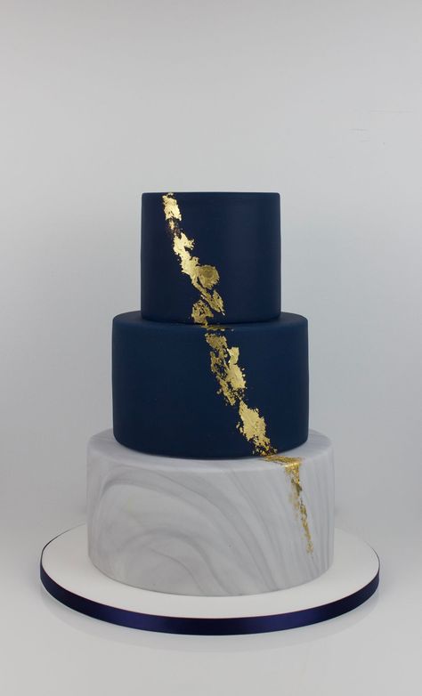 Cake Designs Numbers, Navy Blue Gold Wedding Cake, Navy Blue Marble Cake, Navy And Silver Cake, Wedding Cake Designs 4 Tier, Navy Blue Wedding Cake Ideas, Masculine Wedding Cake, Navy Gold Cake, Navy Blue And Silver Cake