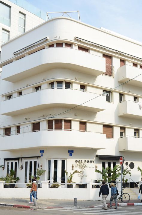 A Tour of the Bauhaus District in Tel Aviv’s White City Bauhaus Building, Bauhaus Architecture, Streamline Moderne, Bauhaus Art, Walter Gropius, White Building, The Bauhaus, Art Deco Buildings, Bauhaus Design