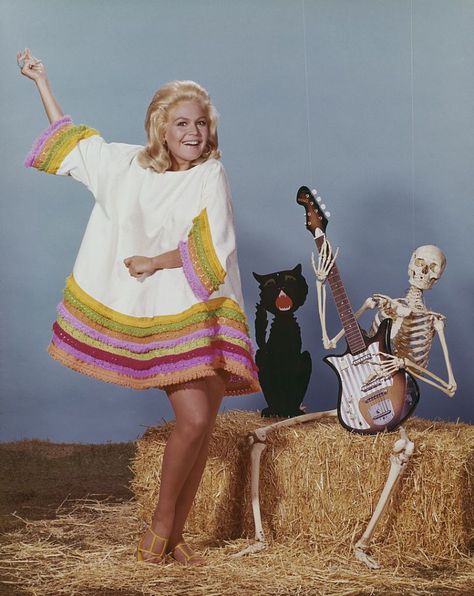 1960s Halloween, Owl Witch, Halloween Playlist, Halloween History, Vintage Halloween Images, Popular Costumes, What Is Halloween, Sandra Dee, Halloween Autumn