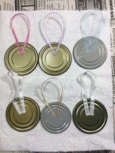 tin can lid ornaments, Glue on ribbon yarn hanger Can Lid Ornaments, Lid Ornaments, Tin Can Art, Aluminum Can Crafts, Easy Christmas Ornaments, Weekend Crafts, Canning Lids, Tin Can Crafts, Can Lids