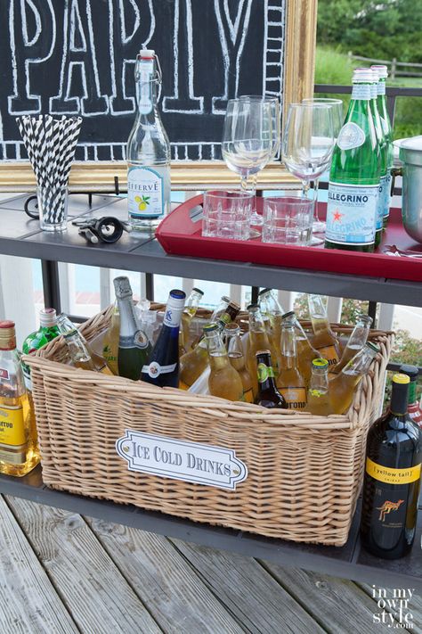 Great idea for a casual cooler. Wicker basket with plastic bin inserts. Party Cooler, Celebrate Good Times, Drink Station, Party Food And Drinks, Festa Party, Summer Entertaining, Mia 3, Drink Table, Throw A Party