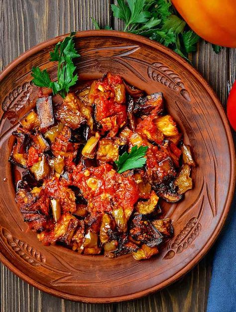 Turkish Eggplant Stew with Fresh Tomatoes - The Vegan Atlas Turkish Eggplant, Turkish Vegetables, Eggplant Stew, Aubergine Recipe, Eggplant Recipes Easy, Pasta Vegetariana, Caviar D'aubergine, Armenian Recipes, Eggplant Dishes