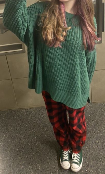 outfit inspo sweater- green oversized, american eagle pants- plaid pajama, target shoes- green converse purple blowout hair, planty gruge style Green Oversized Sweater Outfit, Red Flannel Pants, Green Oversized Sweater, Oversized Sweater Outfit, Plaid Pajama, Target Shoes, Plaid Pajama Pants, Red Converse, Shoes Green