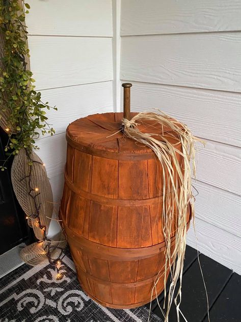 Bushel Basket Ideas Decor, Vintage Booth, Vintage Fall Decor, Apple Basket, Bushel Baskets, Fall Pumpkin Crafts, The Shabby Tree, Apple Baskets, Shabby Tree