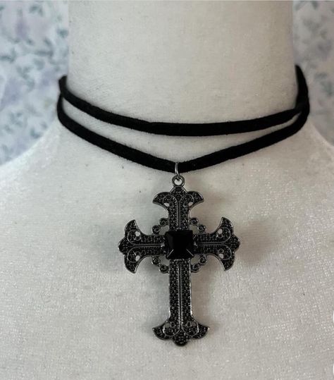 Goth Christmas Wishlist, Cute Grunge Accessories, Y2k Emo Jewelry, Emo Jewelry Necklaces, Goth Accessories Aesthetic, Gothic Jewelry Aesthetic, Goth Assessories, Trad Goth Accessories, Metalhead Jewelry