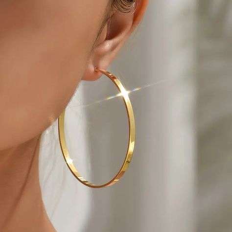 Gold Hoop Earrings Outfit, Flat Hoop Earrings, Latina Jewelry, Vintage Drop Earrings, Red Heart Earrings, Contemporary Earrings, Golden Jewelry, Stud Jewelry, Party Earrings