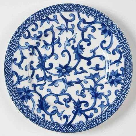 Ralph Lauren Dinnerware, Fine China Design, Blue China Patterns, Chinese Porcelain Pattern, Blue Pottery Designs, Spilling Tea, Design Hijab, Blue Salad, European Ceramics