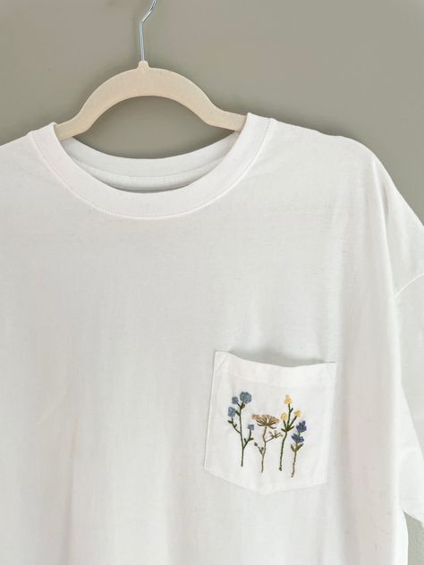 Embroidery Shirt Pocket Embroidery, Tee Shirts Diy, Embroidered Tee Shirt, Clothes Embroidery, Embroidered Pocket, Diy Embroidery Designs, Embroidery Tshirt, Hand Embroidery Patterns Flowers, Diy For Men