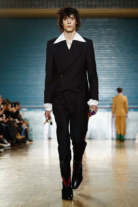 Vivienne Westwood Suit, Vivienne Westwood Fashion, Runway Inspiration, Masc Fashion, Clothes Reference, Fire Fits, Prom Outfits, Wedding Suits Men, Live Fashion