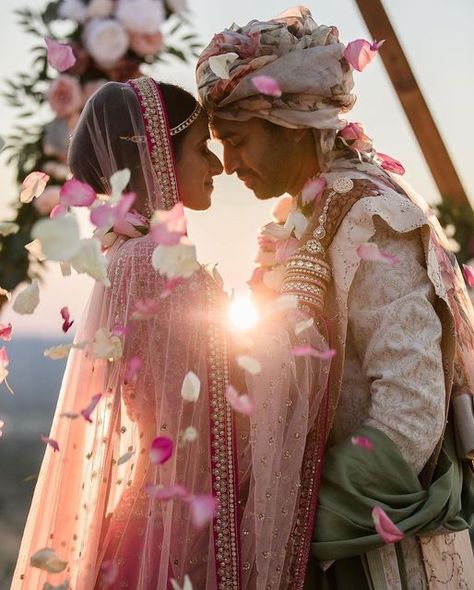 Desi Wedding Aesthetic Bride And Groom, Bride And Groom Photoshoot Ideas, Desi Wedding Aesthetic, Indian Wedding Pictures, Bride Groom Photoshoot, Bride Groom Poses, Baju Kahwin, Bride Photos Poses, Indian Wedding Poses