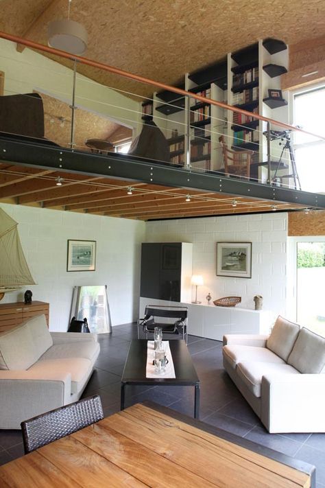 5 Creative Examples of Utilizing Mezzanine Space – DesignSwan.com Bioclimatic House, Mezzanine Floor Design, Small Loft Bedroom, Loft Layout, Mezzanine Bedroom, Loft Stil, Small Loft, Loft Interiors, Loft Room