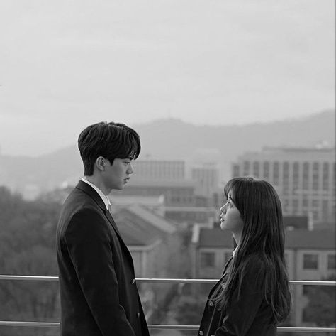 Kdrama Couple, Love Alarm, Scene Aesthetic, Donny Pangilinan, Korean Drama Series, Drawing People Faces, Images Kawaii, Black Hair Kpop, Couples Vibe