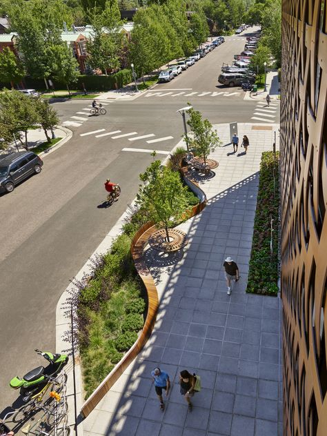 Urban Street Design Architecture, Woonerf Street Design, Street Design Ideas, Street Design Architecture, Bike Lane Design, Street Landscape Design, Organic Landscape Design, Sidewalk Landscape, Sidewalk Ideas