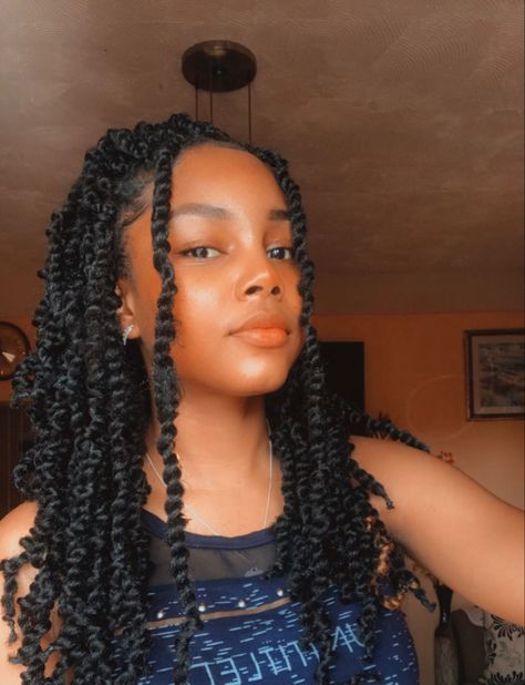 Medium Passion Twists Short, Medium Length Passion Twists Hairstyle, Box Braids Bra Strap Length, Passion Twists Shoulder Length, Passion Twists Medium Length, Medium Length Passion Twists, Passion Twists Medium, Shoulder Length Passion Twists, Passion Twists Hairstyle