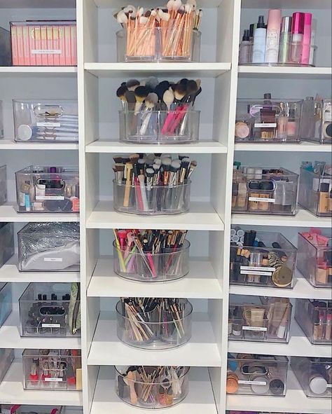 Koleksi Makeup, Beauty Closet, Makeup Beauty Room, Makeup Shelves, Closet Organized, Makeup Drawer Organization, Makeup Storage Organization, Beauty Room Decor, Ideas Para Organizar